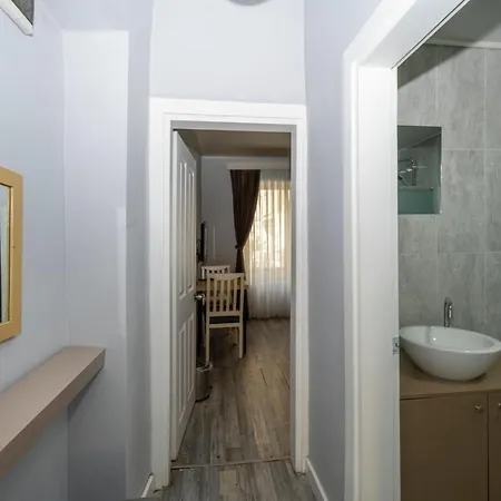 Cirrus Hotel 3*