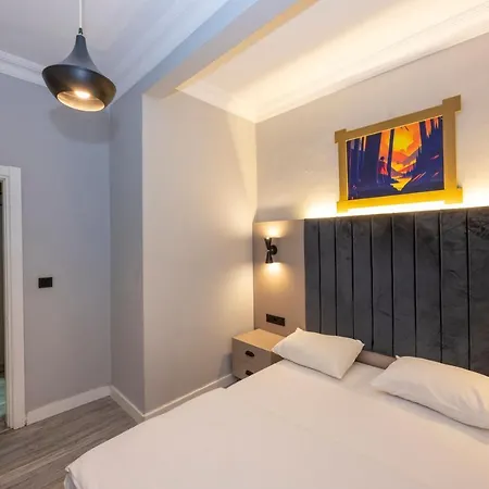Cirrus Hotel *