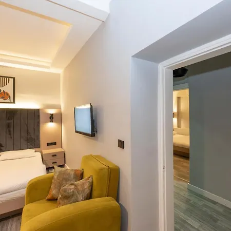Hotel Cirrus *