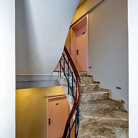 Cirrus Hotel